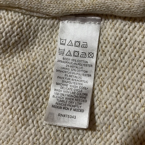 Max Studio fur vest size S (7-8) - Picture 7 of 7